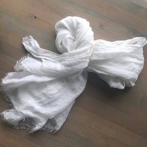LAST CHANCE! NWOT Lou & Grey Ivory Linen Scarf